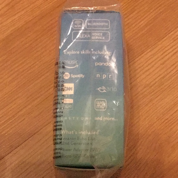 NWT Amazon Echo Dot 2nd Generation Brand New in Box and All Original Packaging - Picture 2 of 7